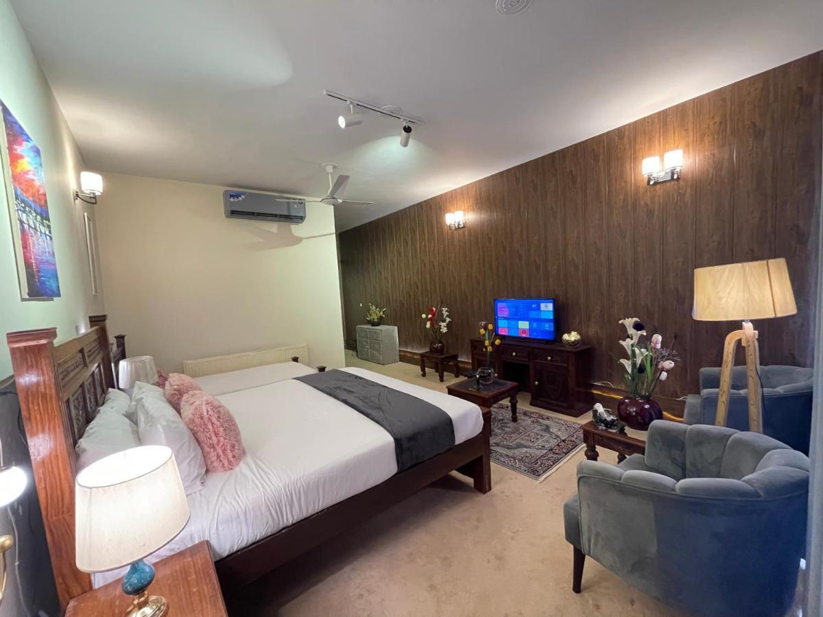 The Life Style Lodges Opp Centaurus Mall Исламабад Экстерьер фото