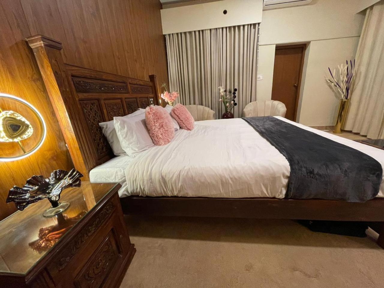 The Life Style Lodges Opp Centaurus Mall Исламабад Экстерьер фото