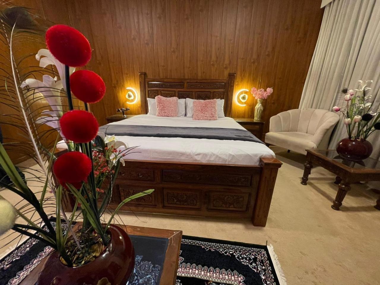 The Life Style Lodges Opp Centaurus Mall Исламабад Экстерьер фото