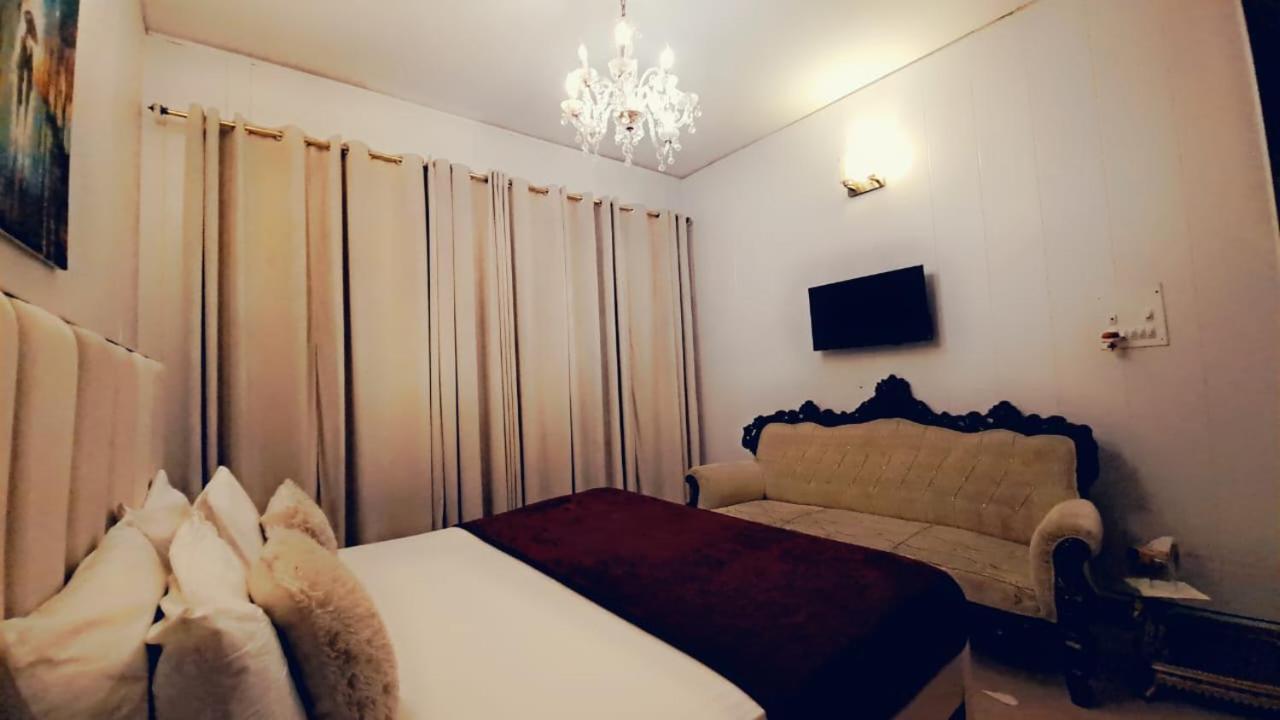 The Life Style Lodges Opp Centaurus Mall Исламабад Экстерьер фото