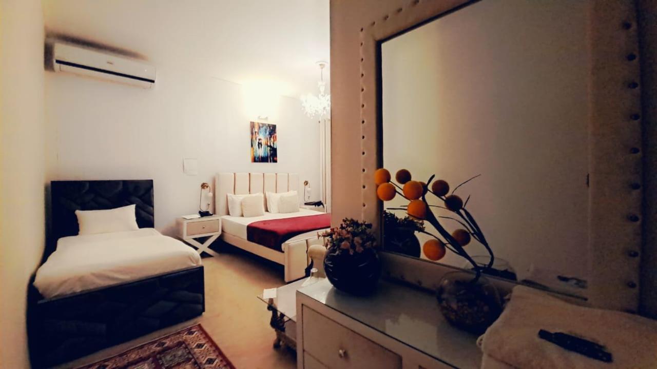 The Life Style Lodges Opp Centaurus Mall Исламабад Экстерьер фото